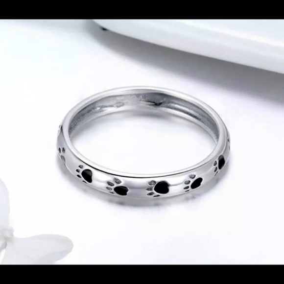 Only One Left. SIZE 7.   
New!! .925 Silver Paw 🐾 print Ring - Picture 2 of 5